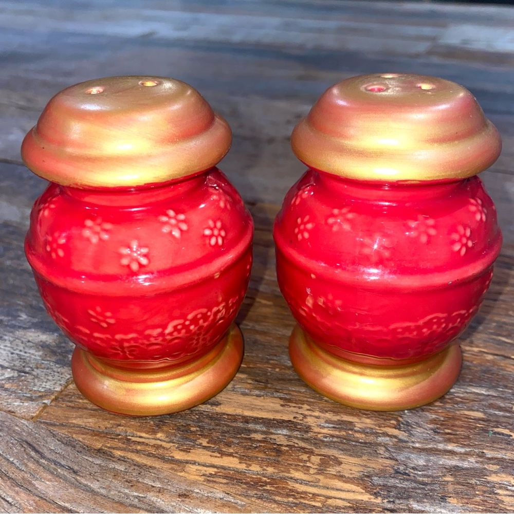 Pioneer Woman Tinsel Salt and Pepper Shaker Set, Retired and Hard To Find.